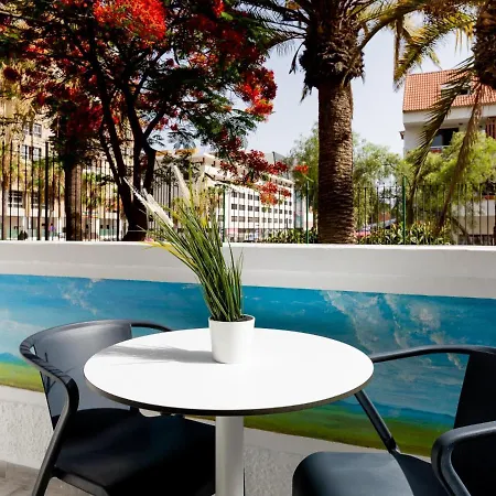 101 Playa Honda, Playa De Americas Апартаменти