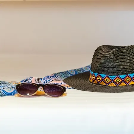 Апартаменти 101 Playa Honda, Playa De Americas